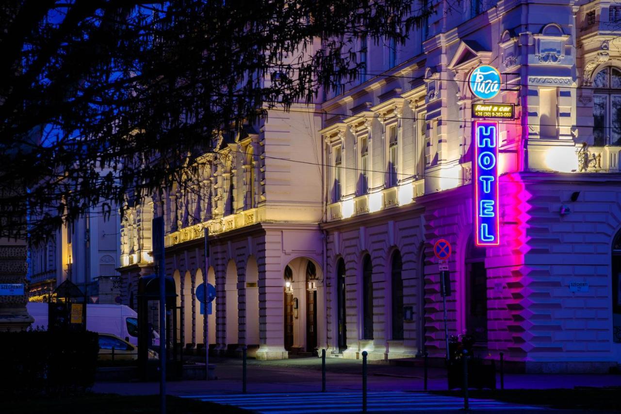 Tisza Hotel แซแก็ด ภายนอก รูปภาพ