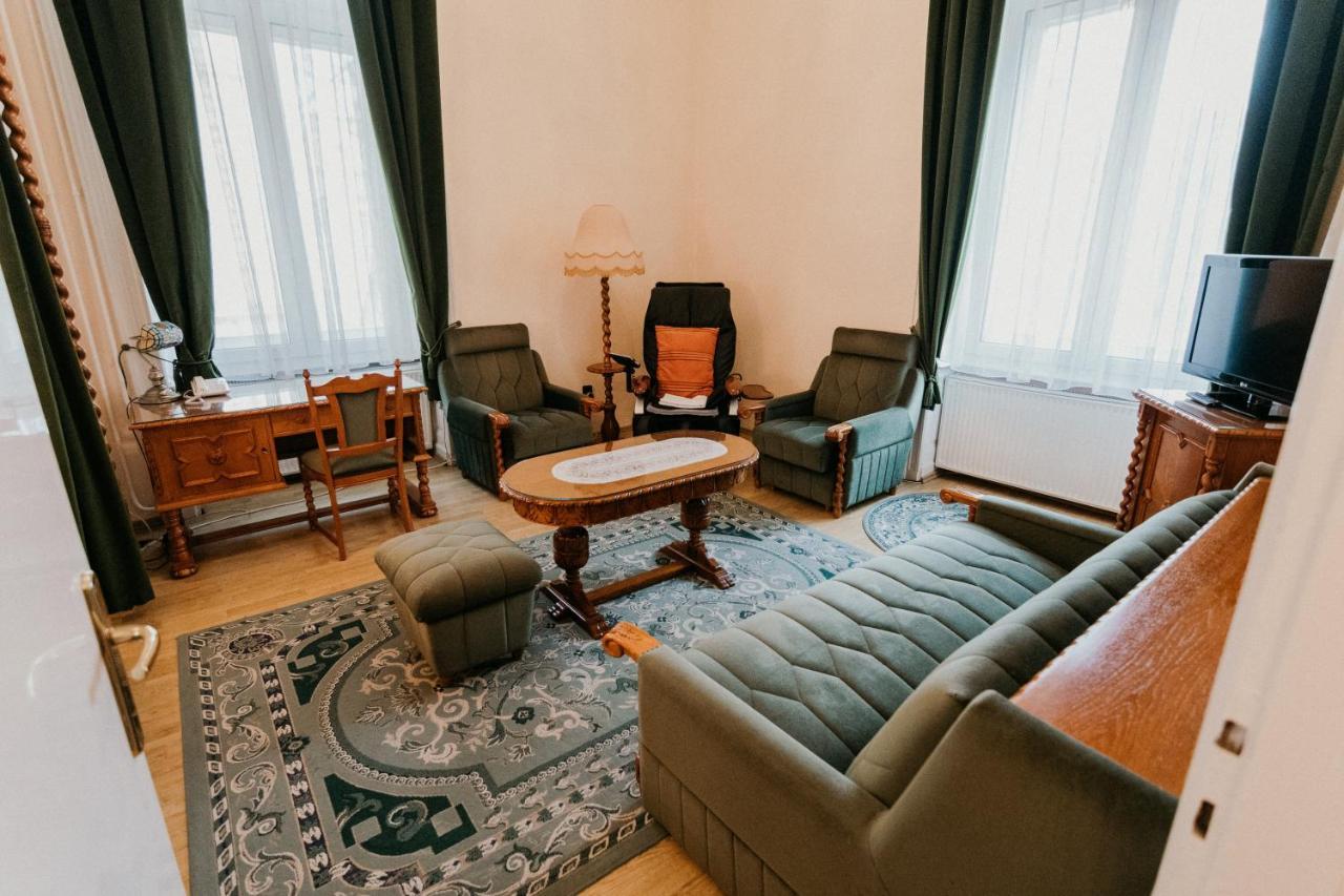 Tisza Hotel แซแก็ด ภายนอก รูปภาพ