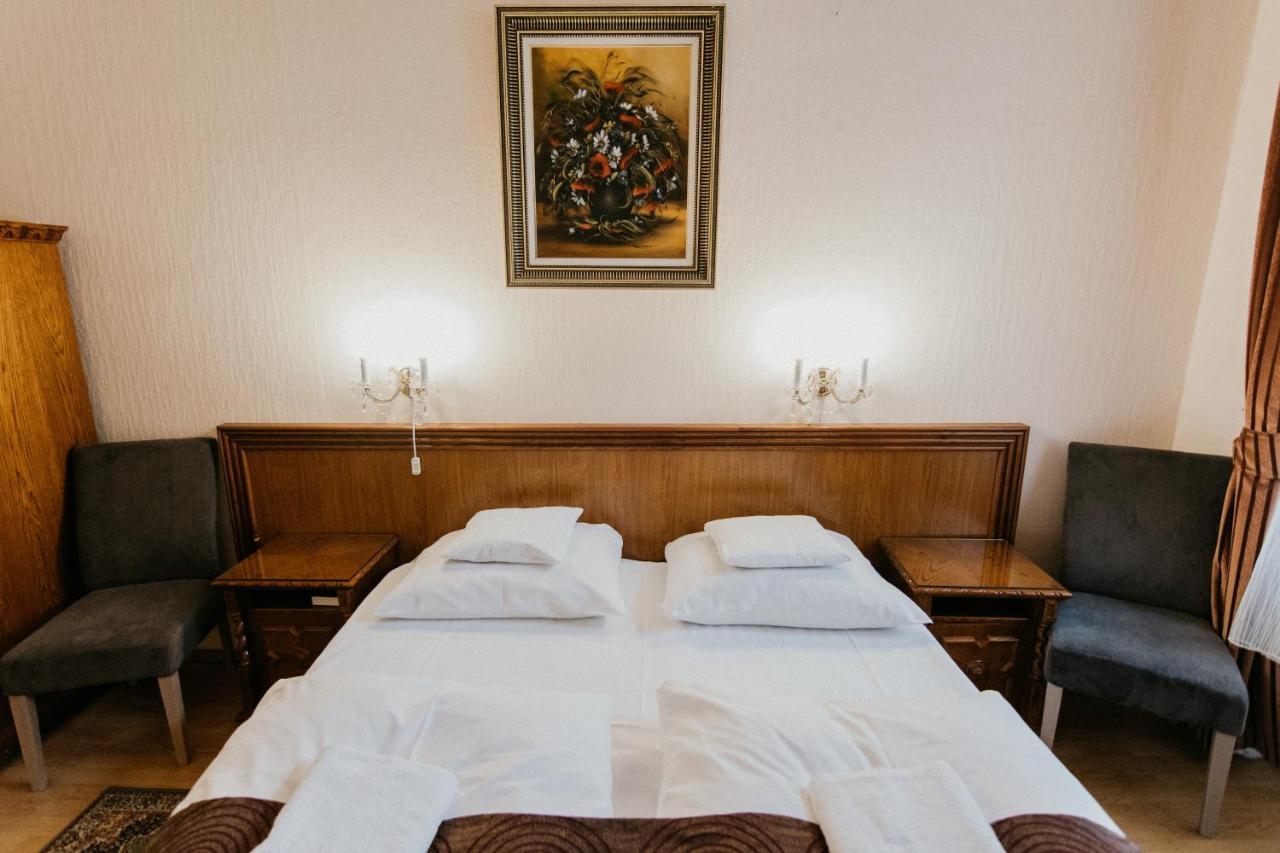 Tisza Hotel แซแก็ด ภายนอก รูปภาพ