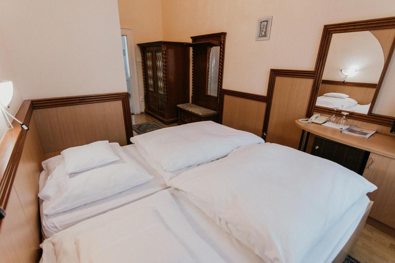 Tisza Hotel แซแก็ด ภายนอก รูปภาพ